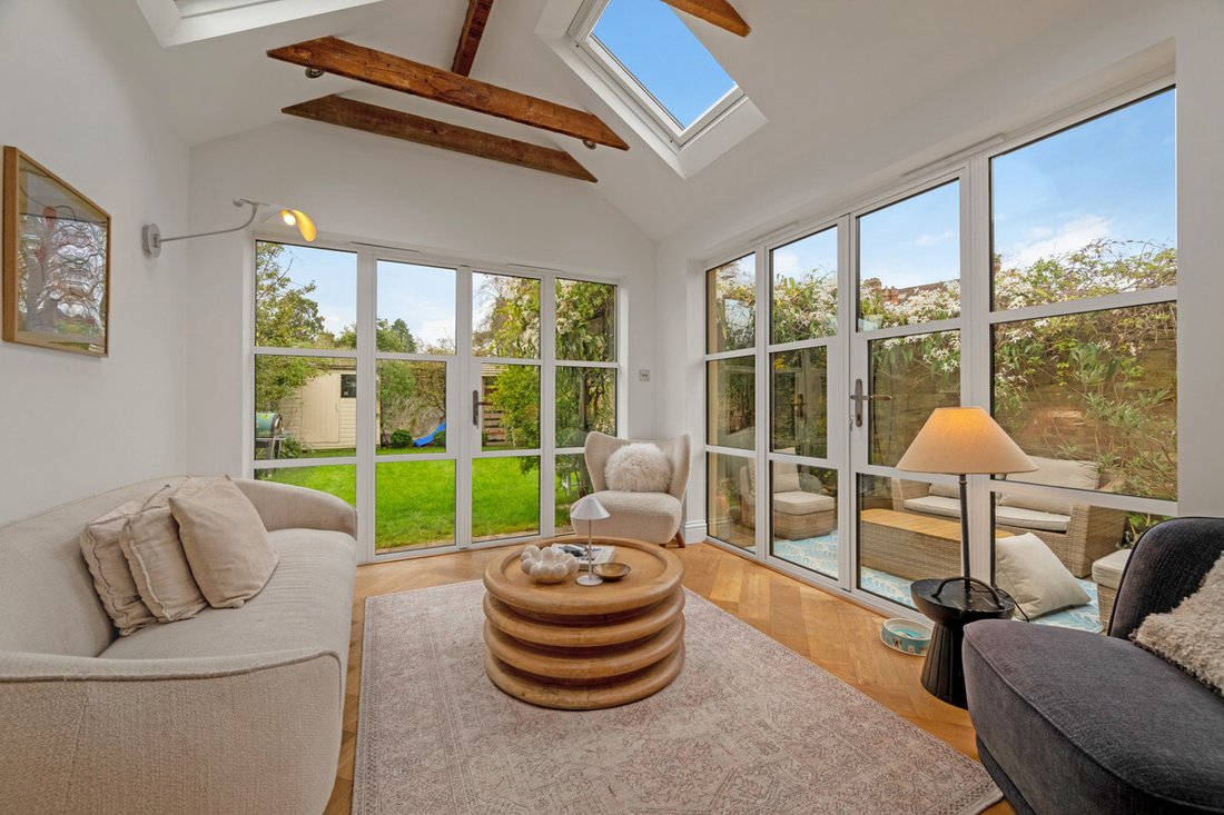 House in Datchet, England 5 - 17710526