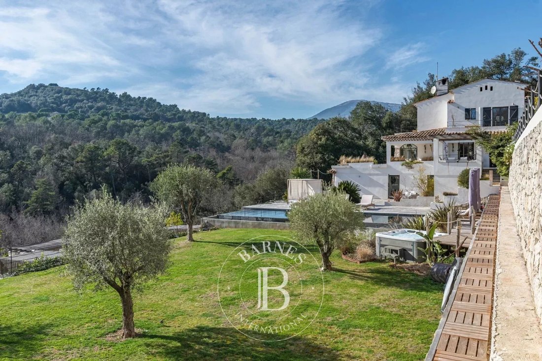 Villa in Saint-Paul-de-Vence, Provence-Alpes-Côte d'Azur, France 2 - 17435231