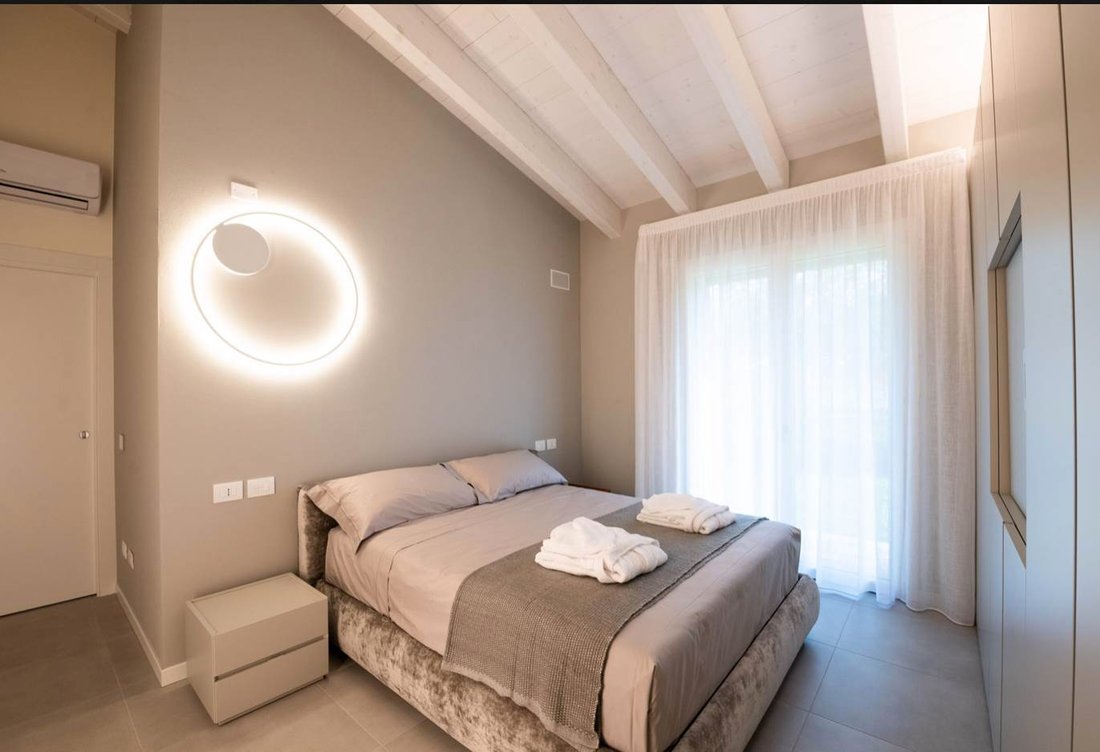 Villa in Historic Center, Lonato del Garda, Lombardy 4 - 17707841