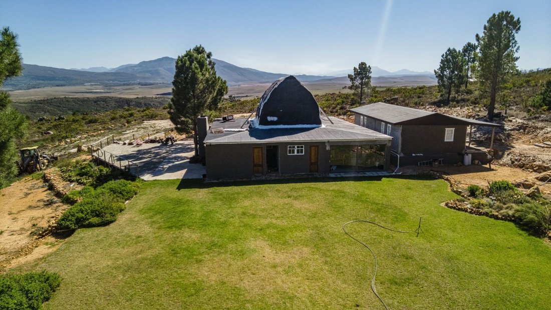 Farm Ranch in Theewaterskloof Local Municipality, Western Cape, South Africa 3 - 17705576