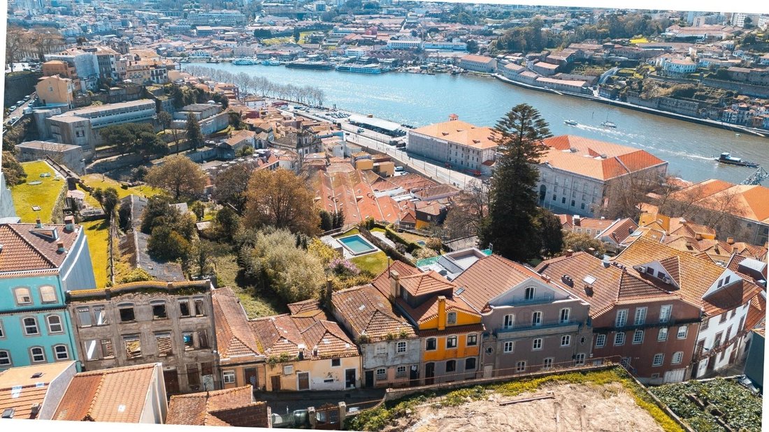 Townhouse in Cedofeita, Santo Ildefonso, Se, Miragaia, Sao Nicolau e Vitoria, Porto District, Portugal 1 - 17710866