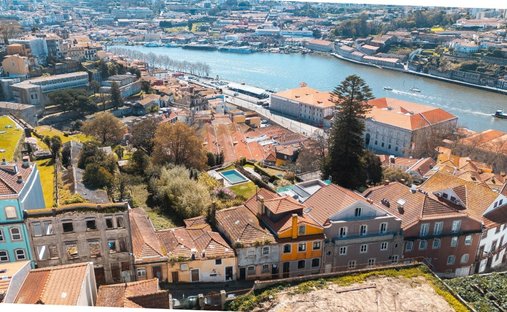 Townhouse in Cedofeita, Santo Ildefonso, Se, Miragaia, Sao Nicolau e Vitoria, Porto District, Portugal 1