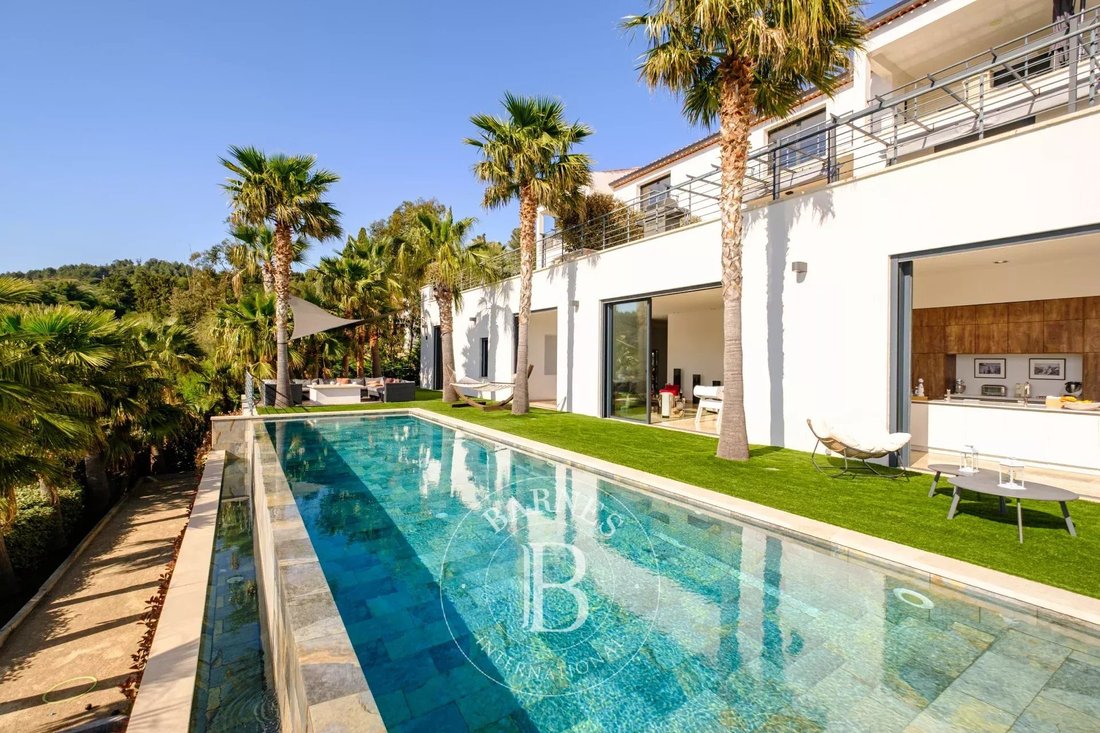 Villa in Les Issambres, Roquebrune-sur-Argens, France 1 - 17703667