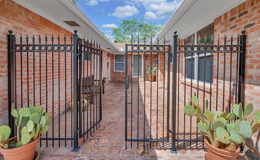 House in Clifton, Texas, United States 1