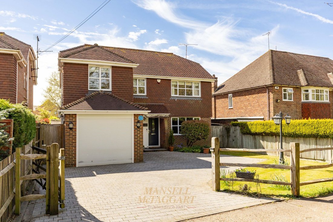 House in Crawley Down (Worth), Crawley Down, England 1 - 17704554