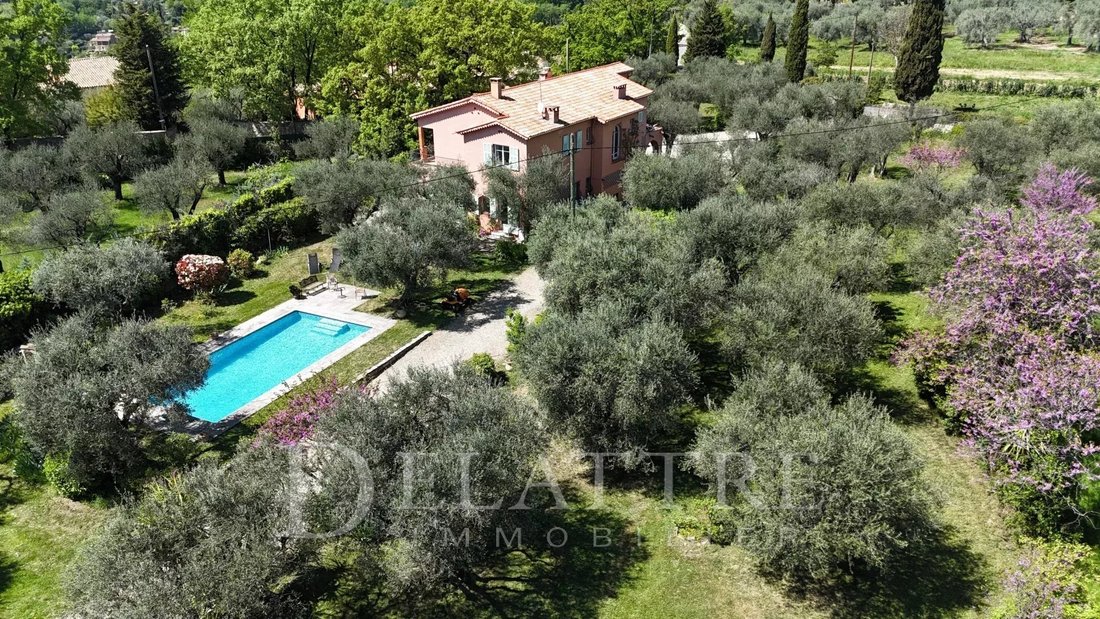 Villa in Châteauneuf-Grasse, Provence-Alpes-Côte d'Azur, France 1 - 17241668