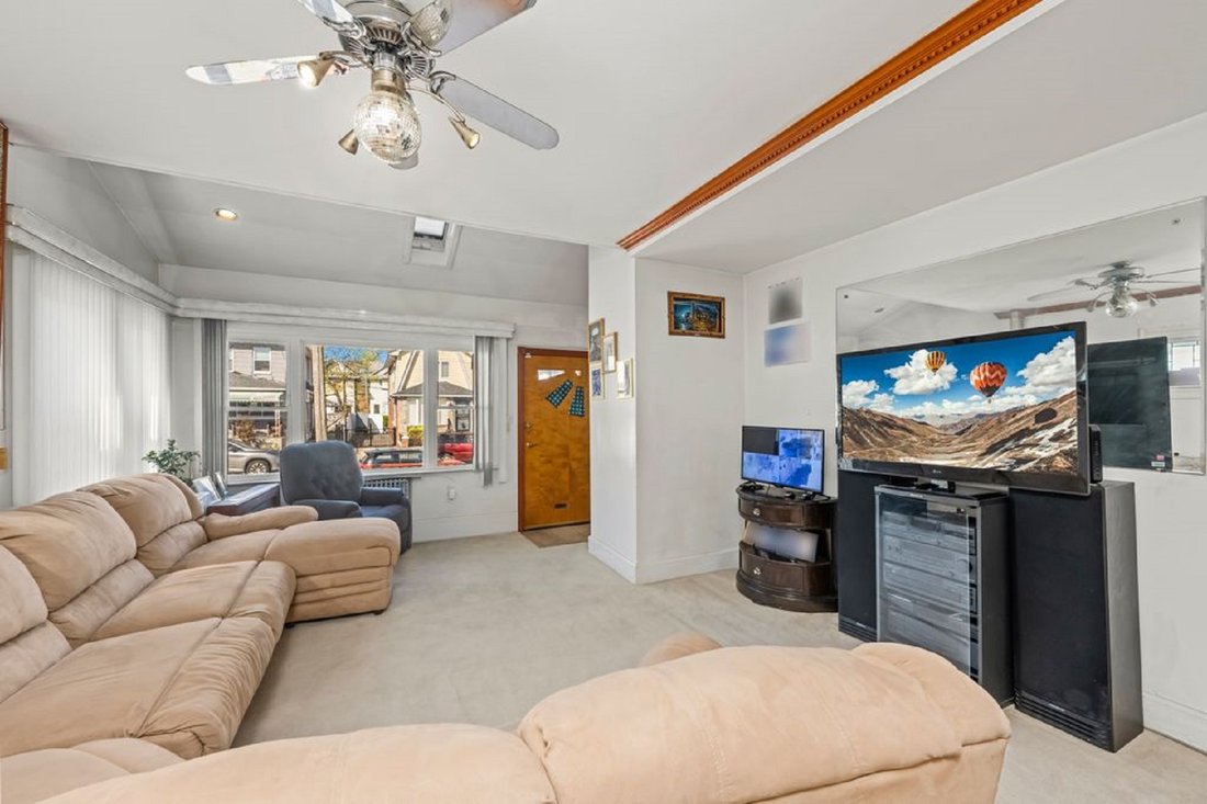House in New York, New York, United States 4 - 17704510