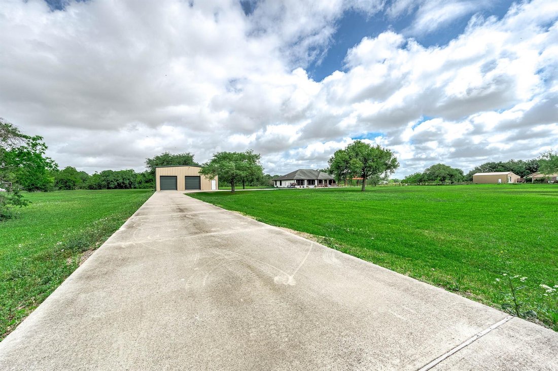 House in Alvin, Texas, United States 2 - 17707958