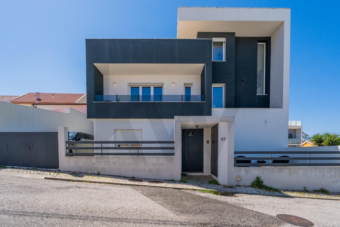 House in Ramada e Canecas, Lisbon, Portugal 1 - 17705448