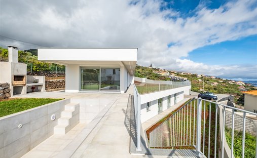 House in Santa Cruz, Madeira, Portugal 1
