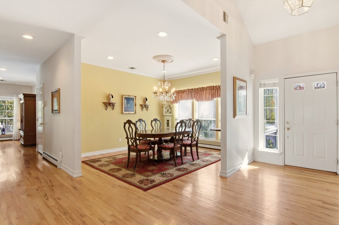 Westhampton, New York, United States 4 - 17710134
