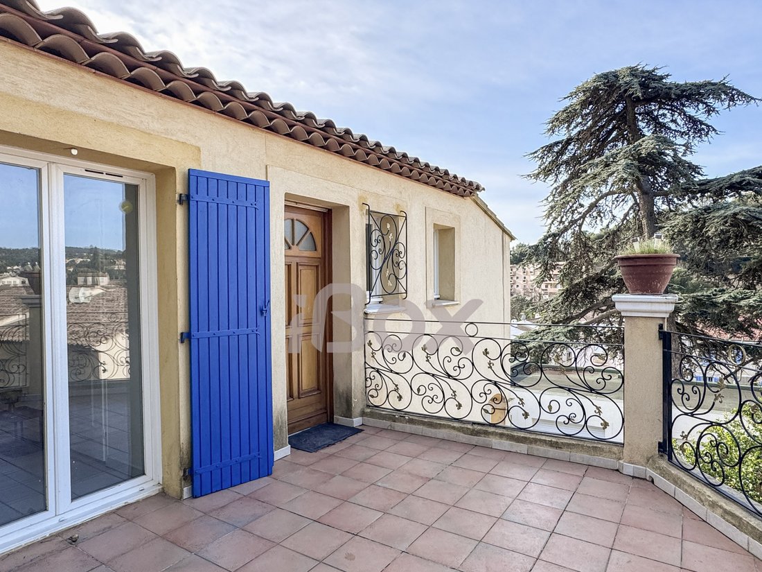 House in Le Revest-les-Eaux, Provence-Alpes-Côte d'Azur, France 2 - 17708687