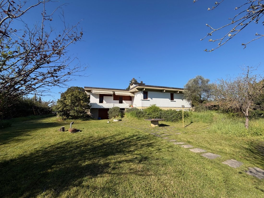Villa in Tonfano, Pietrasanta, Italy 1 - 17706479