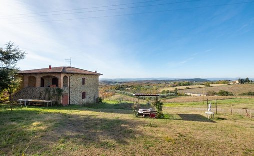 Villa in Trequanda, Tuscany, Italy 1