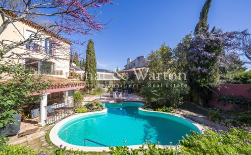 Villa in Aguillon, Toulon, France 1