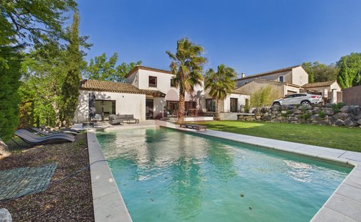 Villa in Ouest, Rochefort-du-Gard, France 1
