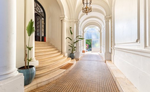 Haus in Hôtel de Ville-Quinconce-Saint Seurin-Fondaudège, Bordeaux, Frankreich 1