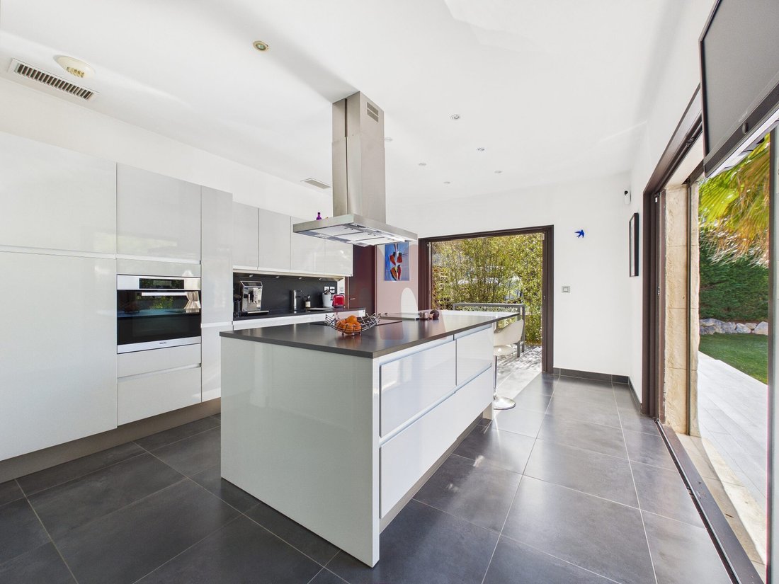 Villa in Ouest, Rochefort-du-Gard, France 3 - 17709811