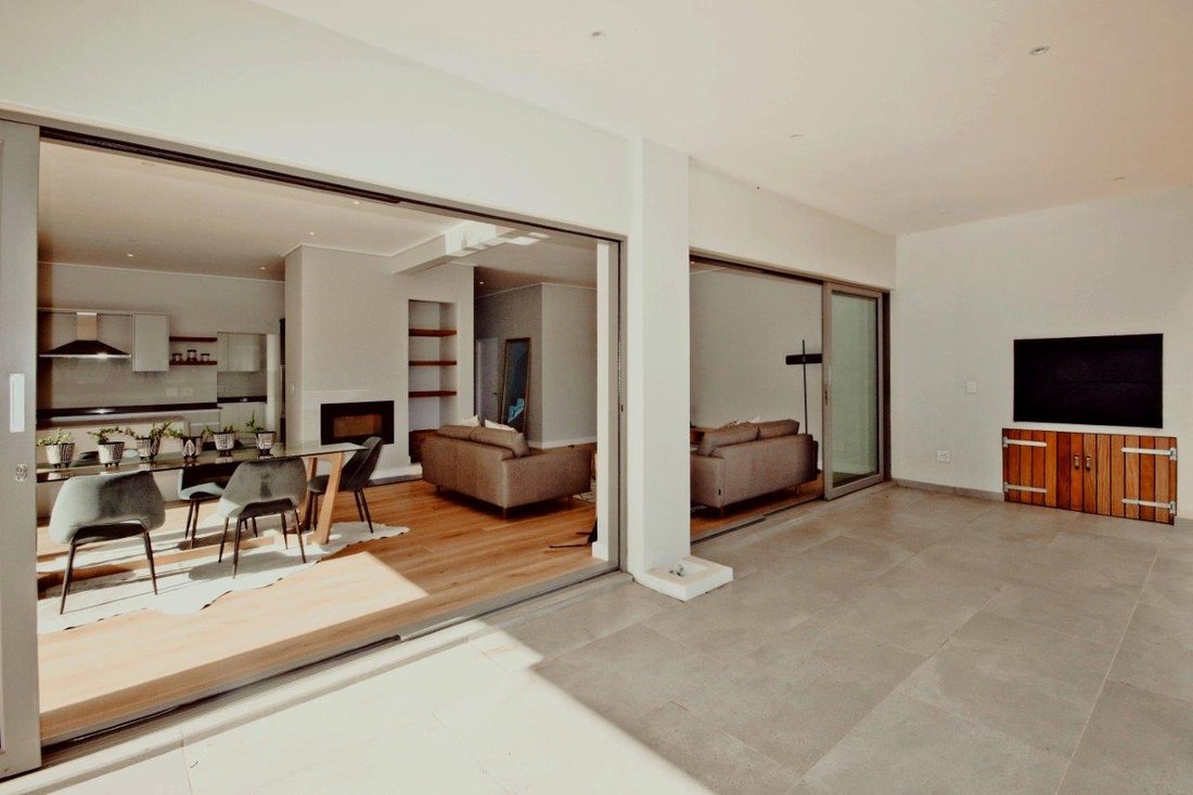 Estate in Golden Acre, Cape Town, South Africa 2 - 17705562