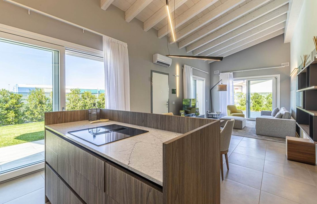 Villa in Historic Center, Lonato del Garda, Lombardy 2 - 17707841