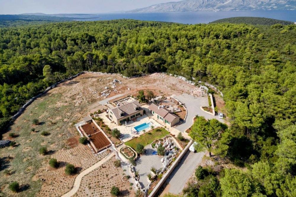 Villa in Velo Grablje, Split-Dalmatia County, Croatia 1 - 17708788