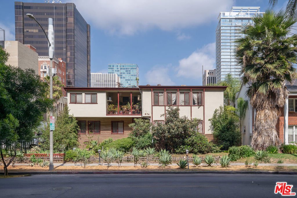 Los Angeles, California, United States 5 - 17706466