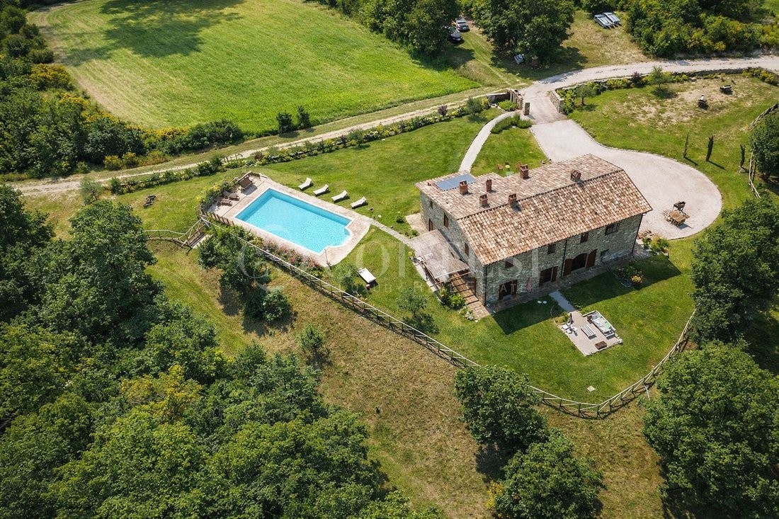 Villa in Pietralunga, Umbria, Italy 4 - 17702857