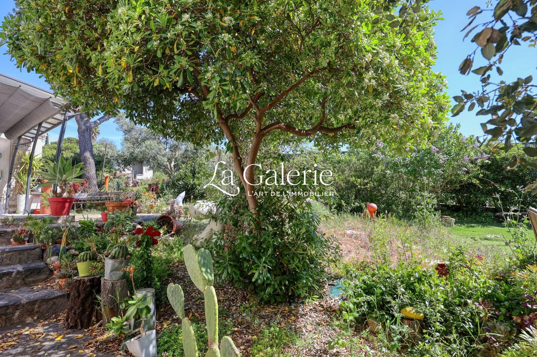 Villa in Hyeres, Provence-Alpes-Côte d'Azur, France 3 - 17456278