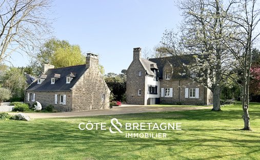 Schloss in Pleumeur-Bodou, Bretagne, Frankreich 1