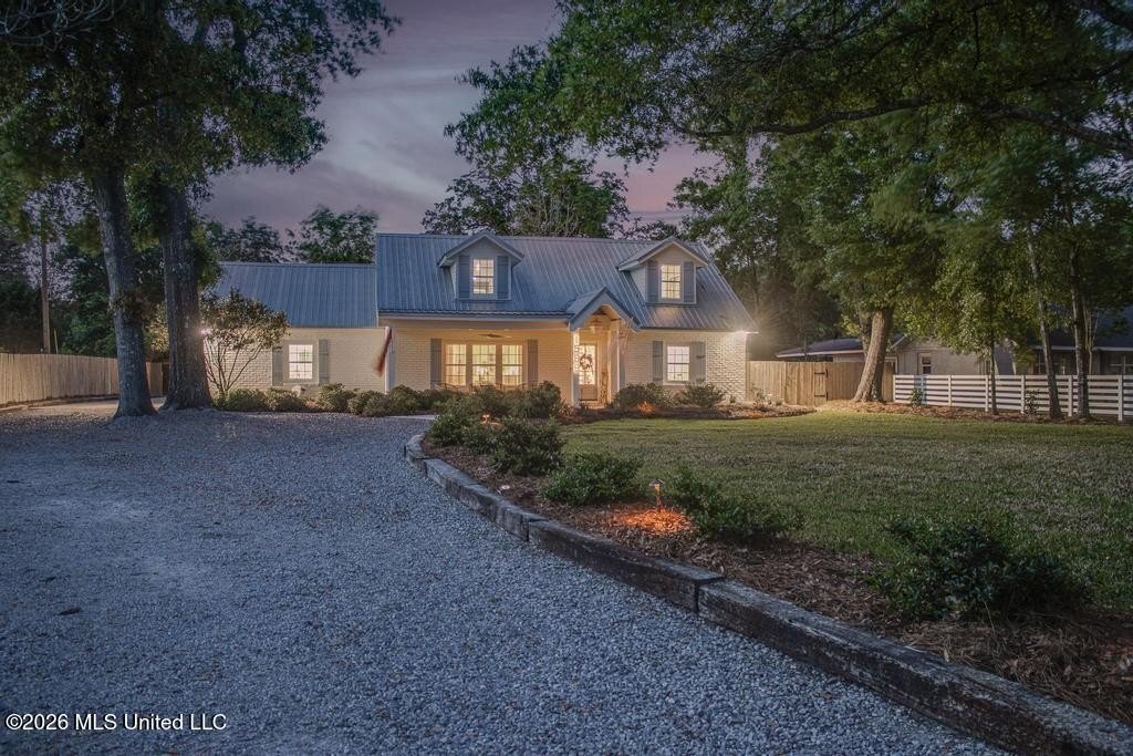 House in Pass Christian, Mississippi, United States 1 - 17705835