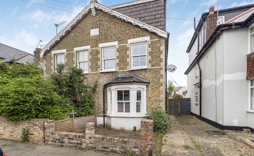 House in Kingston Upon Thames, Royal Borough of Kingston upon Thames, England 1