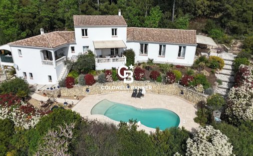 House in Ouest, Lorgues, France 1