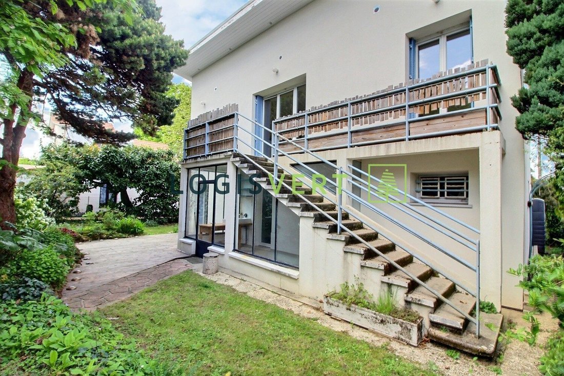 House in Ouest, Igny, France 1 - 15980225