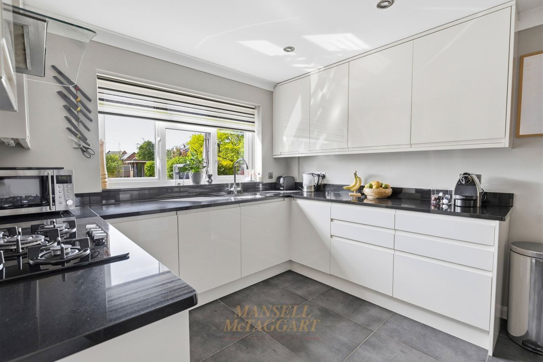 House in Crawley Down (Worth), Crawley Down, England 3 - 17704554