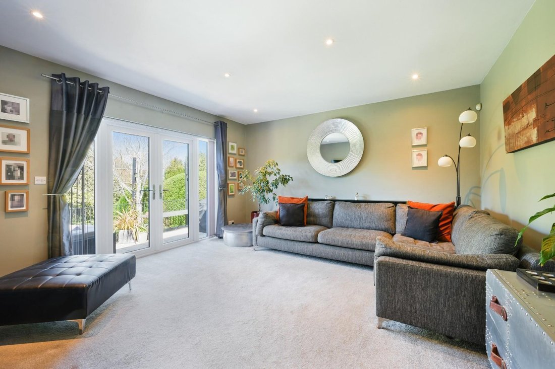 House in Nork, Reigate and Banstead, England 4 - 17703194