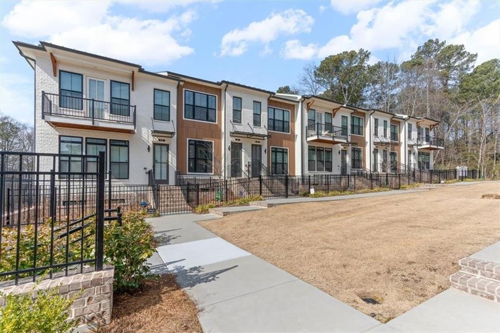 Townhouse in Alpharetta, Georgia, United States 3 - 17703527