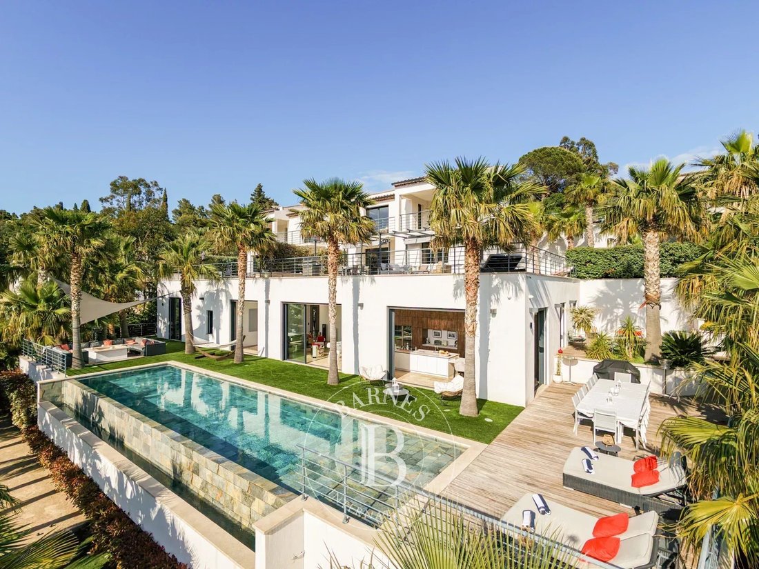 Villa in Les Issambres, Roquebrune-sur-Argens, France 2 - 17703667