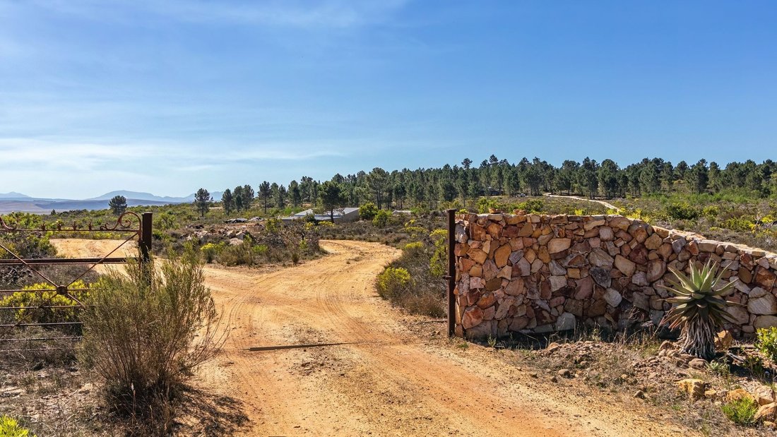 Farm Ranch in Theewaterskloof Local Municipality, Western Cape, South Africa 1 - 17705576