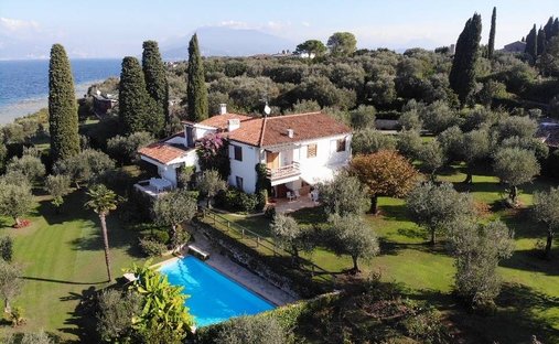 Villa in Center, Sirmione, Lombardy 1