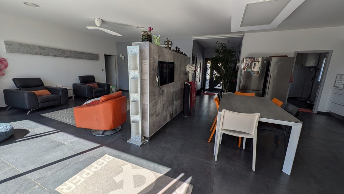 Villa in Hôtel de Ville, Morieres-les-Avignon, France 5 - 17709807