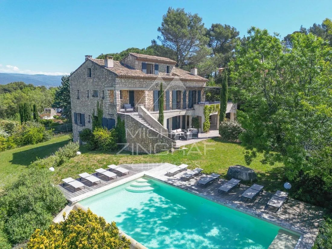 Estate in Roussillon, Provence-Alpes-Côte d'Azur, France 3 - 17703271