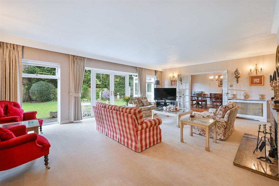 Bungalow in Kingswood, Reigate and Banstead, England 4 - 17710241