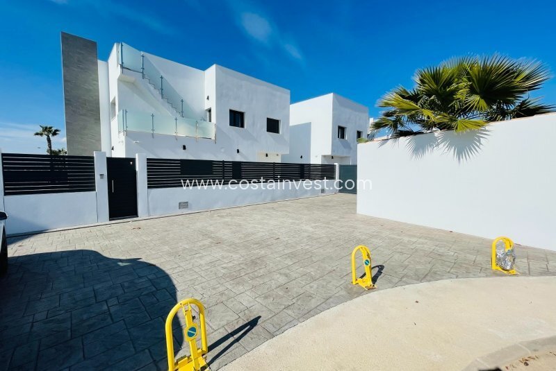 Villa in Torrevieja, Valencian Community, Spain 3 - 17695434