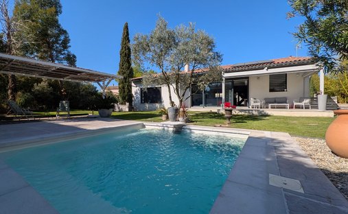 Villa in Hôtel de Ville, Morieres-les-Avignon, France 1