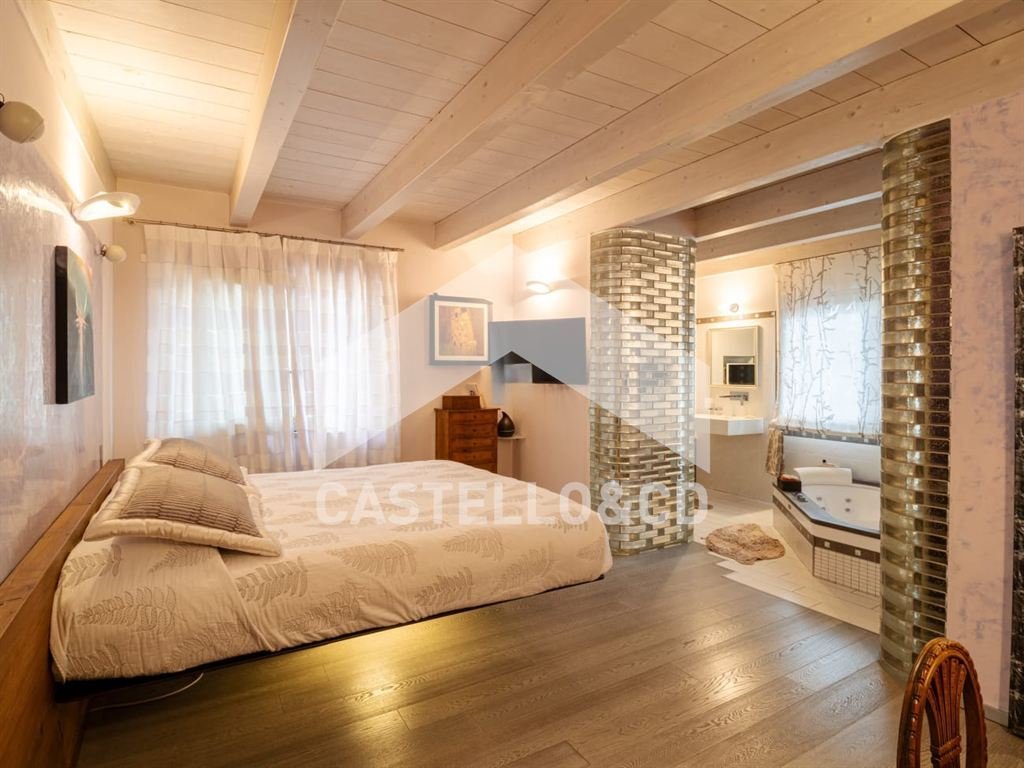 Apartment in Desenzano Centro, Desenzano del Garda, Lombardy 3 - 17706253