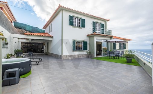House in Calheta, Madeira, Portugal 1