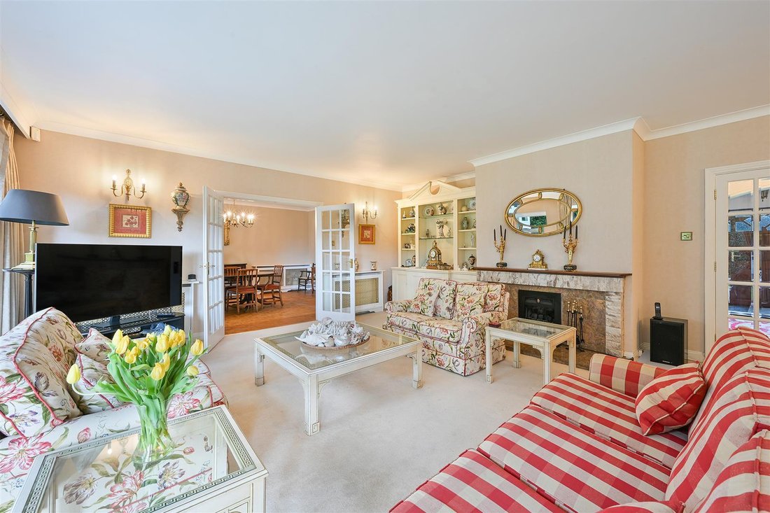 Bungalow in Kingswood, Reigate and Banstead, England 3 - 17710241