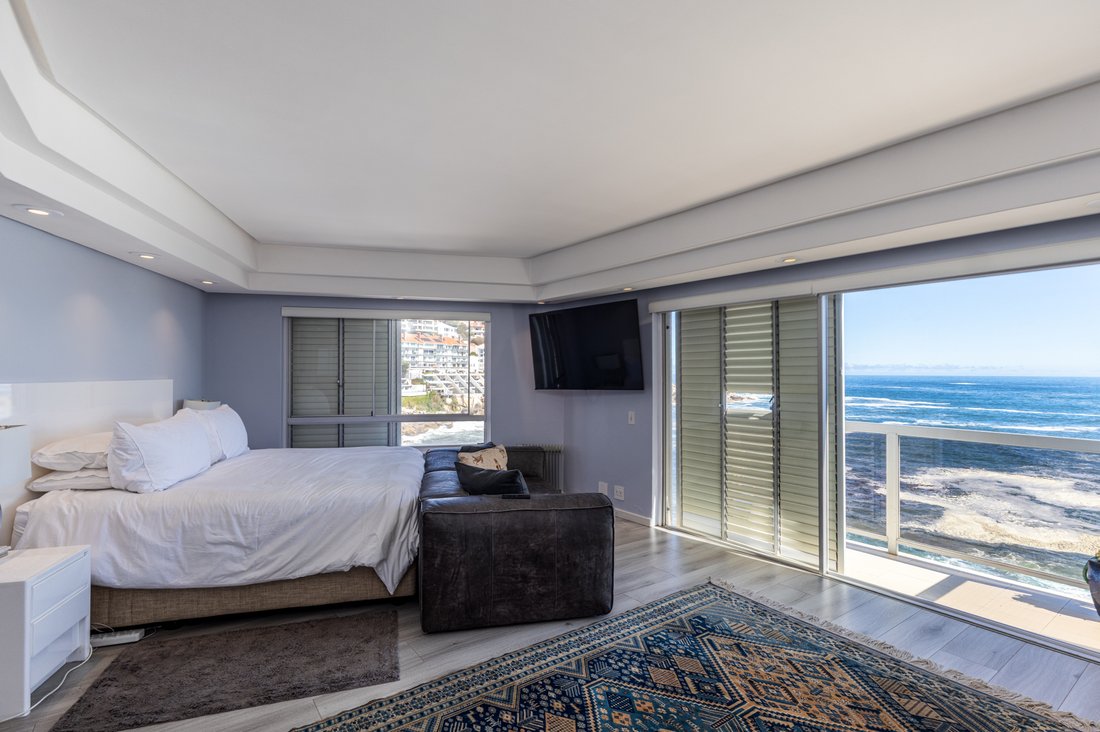 Apartment in Bakoven, Cape Town, South Africa 4 - 17705580