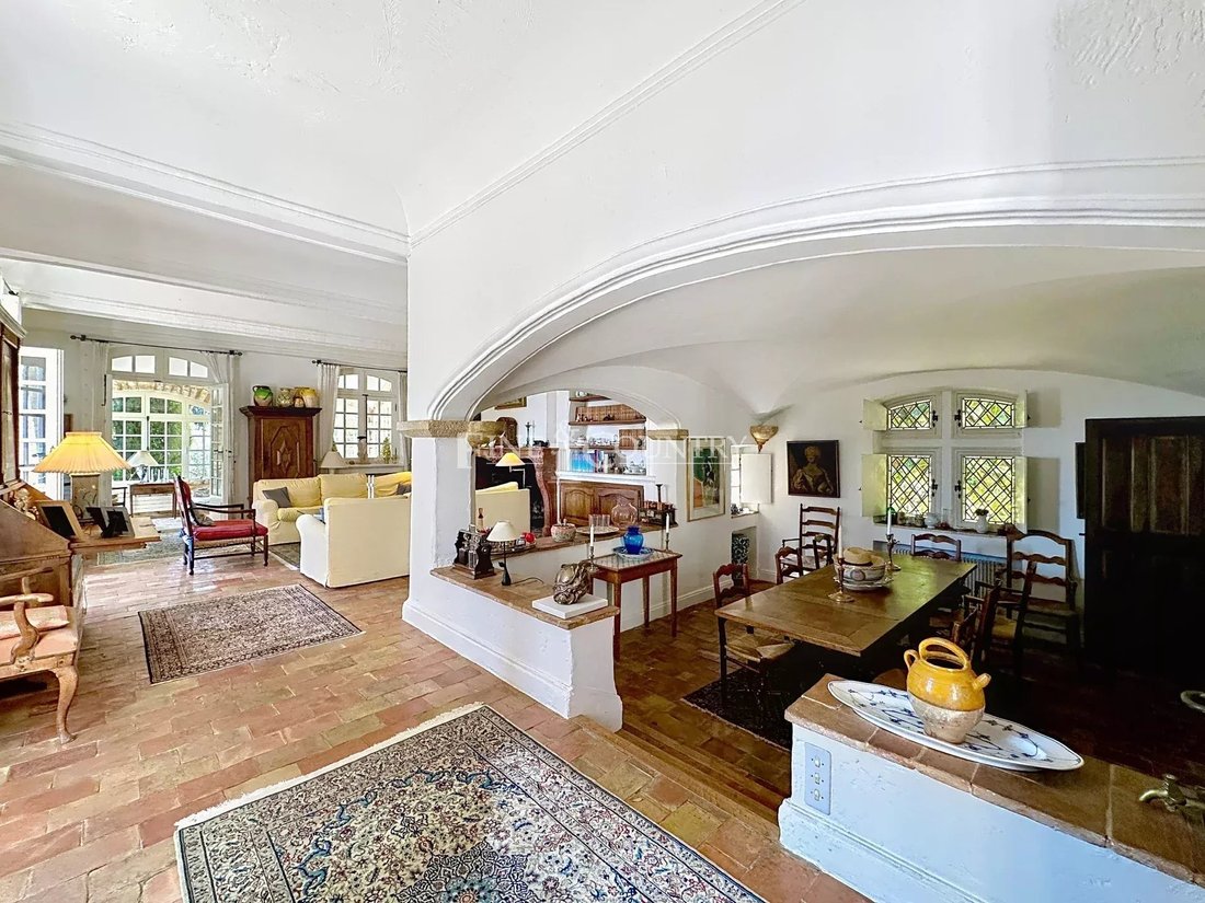 Villa in Tourrettes-sur-Loup, Provence-Alpes-Côte d'Azur, France 4 - 17714016