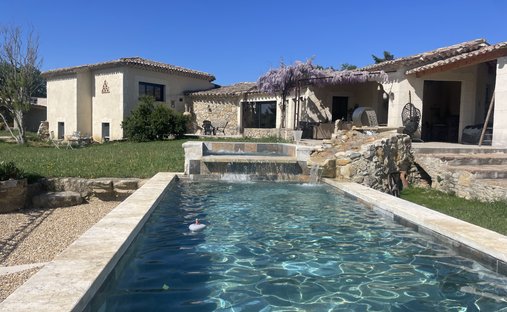 Villa in Sainte-Cécile-les-Vignes, Provence-Alpes-Côte d'Azur, France 1